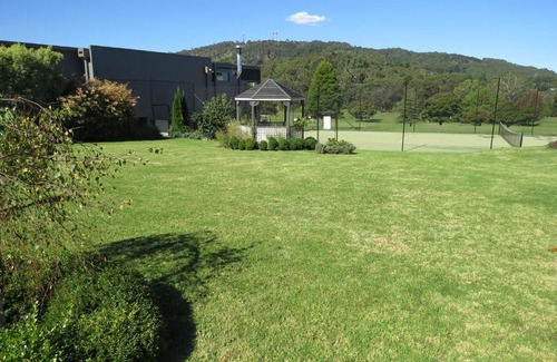 Bowral Cabin | Golfview Lodge