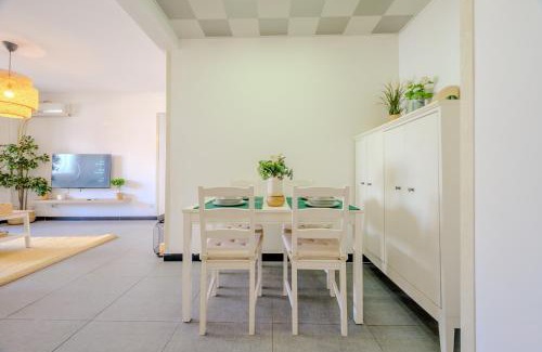 Weiyang Apartment | Gongxi Home Plus Bell Tower Big Wild Goose Pagoda Tangcheng Terra Cotta Warriors6 metro away from Xian North Railway Station 3 minutes walk to Line 2 100 inch projection free trial service