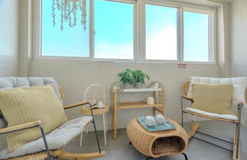 Weiyang Apartment | Gongxi Home Plus Bell Tower Big Wild Goose Pagoda Tangcheng Terra Cotta Warriors6 metro away from Xian North Railway Station 3 minutes walk to Line 2 100 inch projection free trial service