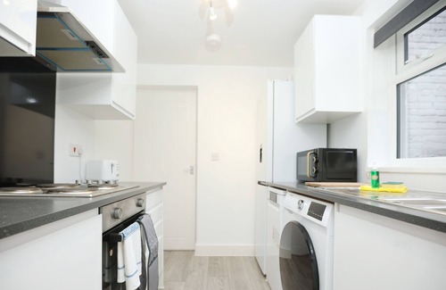 Swindon House | Good Monthly Discounts