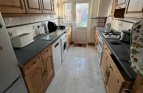 Redbridge House | Good sized family home awaits for you to enjoy