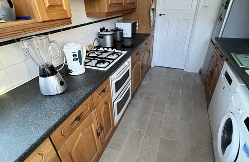 Redbridge House | Good sized family home awaits for you to enjoy