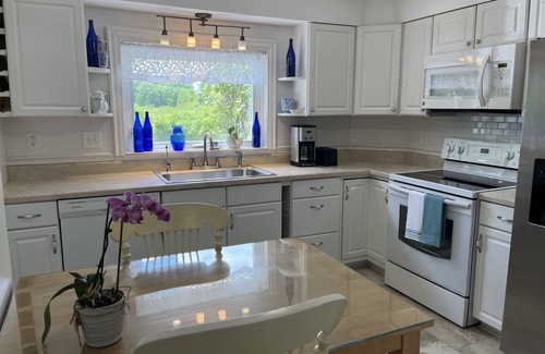 West End Apartment | Goose Pond One Less than 1 mile to All Star Village,1st floor, immaculate apt