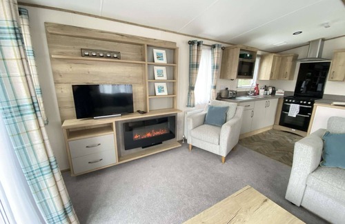 South Cerney House | Goosewing, Lakeside, 3 bedroom