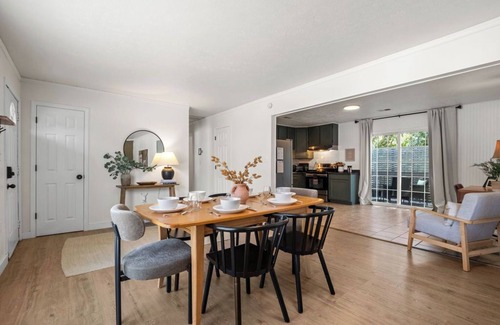 Summerlee House | Gorge Getaway | Near ACE Firepit Pet-Friendly