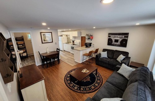 Tonawanda Apartment | Gorgeous 1 bedroom apt, 20 minutes to the Niagara Falls!