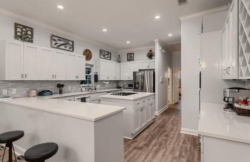 Spicewood Villa | Gorgeous 10 Acre Estate POOL HOT TUB GAME ROOM