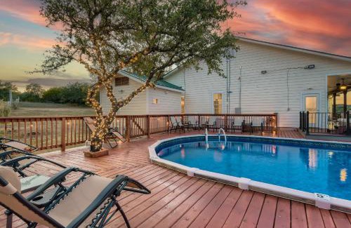 Spicewood Villa | Gorgeous 10 Acre Estate POOL HOT TUB GAME ROOM