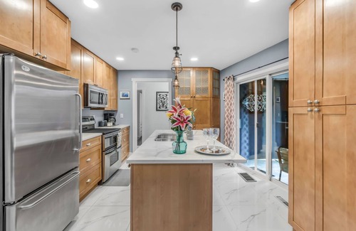 Abbotsford House | Gorgeous 2 Bedroom Boutique Garden Suite. Nature Lovers Retreat. Pets Considered