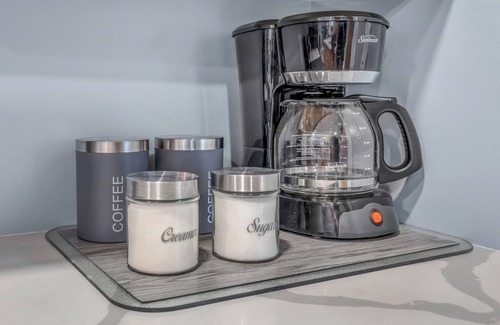 Abbotsford House | Gorgeous 2 Bedroom Boutique Garden Suite. Nature Lovers Retreat. Pets Considered