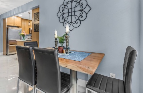 Abbotsford House | Gorgeous 2 Bedroom Boutique Garden Suite. Nature Lovers Retreat. Pets Considered