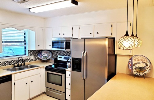 Saint Simons Island Condo | Gorgeous 2bed/2.5bath Walking Distance To Pier Village and Beach
