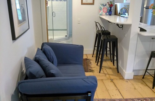 Wellfleet Apartment | Gorgeous 2nd floor flat, steps from restaurants, town pier & Mayo Beach