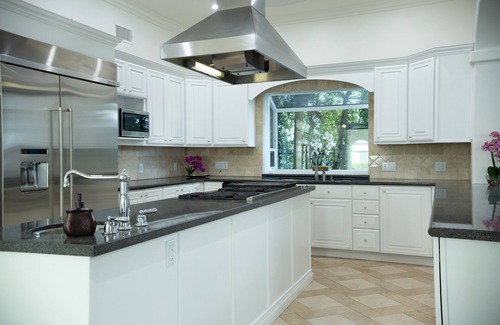 Mid-Wilshire House | Gorgeous 3700 Sq Ft , 7 bedroom 5.5 bathroom Home