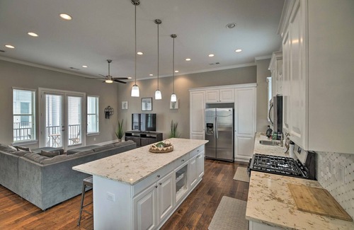 Shady Acres House | Gorgeous 3BD Townhouse in trendy area near downtown