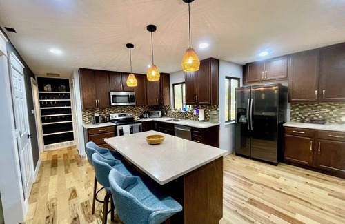 Sunbury House | Gorgeous 3BR Home near Intel and Polaris