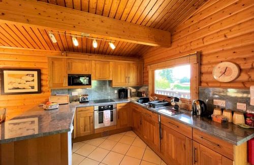 Rockcliffe House | Gorgeous 3BR Norwegian Lodge with Stunning Views Pass the Keys