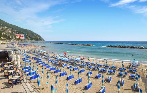 Ghiaia Apartment | Gorgeous Apartment In Deiva Marina