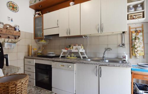 Spadafora Apartment | Gorgeous Apartment In Spadafora With Kitchen