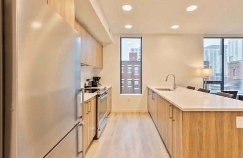Fenway–Kenmore Apartment | Gorgeous Apt with Kitchen and Gym