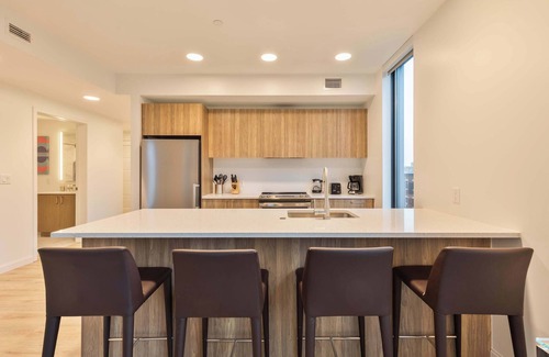 Fenway–Kenmore Apartment | Gorgeous Apt with Kitchen and Gym