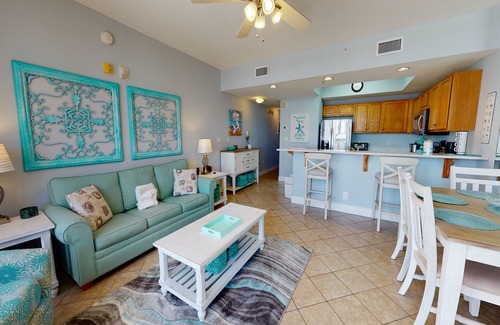 Fort Walton Beach Condo | Gorgeous beachfront condo w/ocean views, shared pool, and beach access