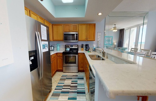 Fort Walton Beach Condo | Gorgeous beachfront condo w/ocean views, shared pool, and beach access