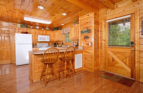 Gatlinburg - Pigeon Forge Cabin | Gorgeous cabin with mountain views, hot tub, fireplace, Free Attraction Tickets
