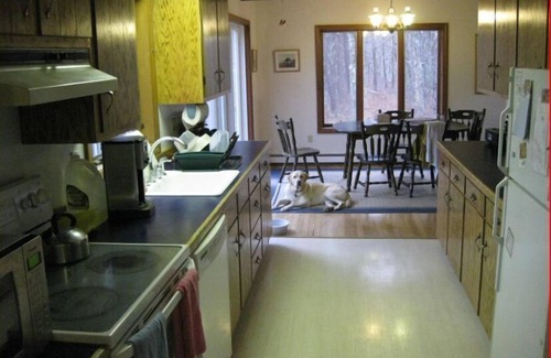 Wellfleet House | Gorgeous Cape with Deck Close to Ponds and Ocean