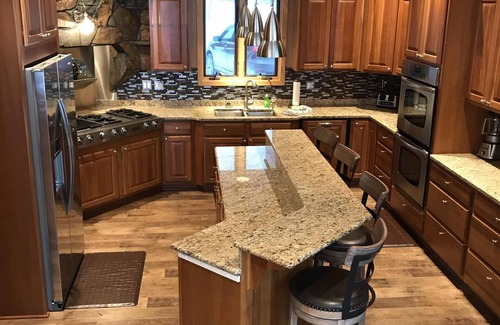 Washburn House | Gorgeous Chalet on Lake Superior - Snowmobile/ATV Trails 100 yds from the Door!