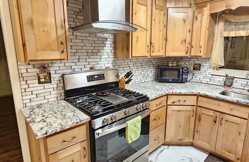 Northeast Heights House | Gorgeous & Clean! Heart of the NE Heights! Minutes from Foothills & Restaurants!