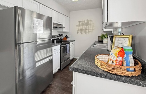 Clive House | Gorgeous Clive Charmer, Near Shops, Trails & More!