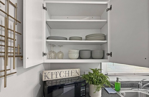 Clive House | Gorgeous Clive Charmer, Near Shops, Trails & More!