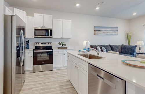 Gulf Breeze House | Gorgeous coastal townhome with plenty of space and outdoor space