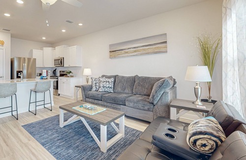 Gulf Breeze House | Gorgeous coastal townhome with plenty of space and outdoor space