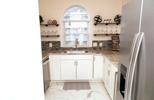 Central Myrtle Beach Apartment | Gorgeous Condo on Golf Course Near Broadway