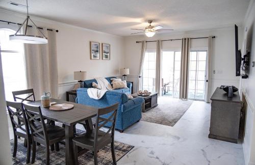 Central Myrtle Beach Apartment | Gorgeous Condo on Golf Course Near Broadway at the Beach