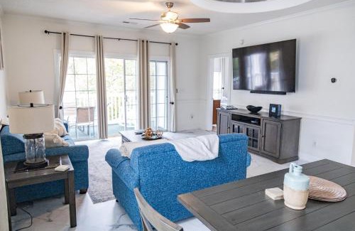 Central Myrtle Beach Apartment | Gorgeous Condo on Golf Course Near Broadway at the Beach