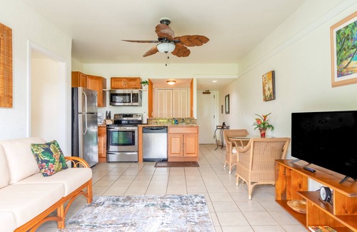 Hilo Condo | Gorgeous condo with water view, pool, private lanai & full kitchen