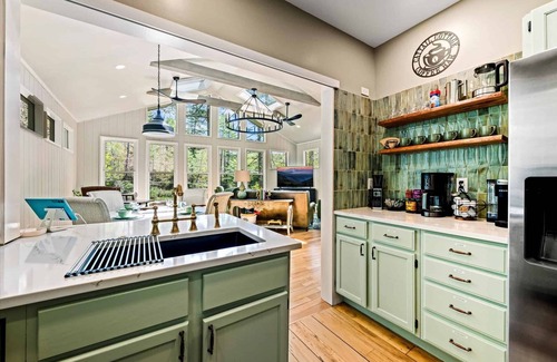 Cashiers Cottage | Gorgeous Cottage on Private Lake - Walk to Town