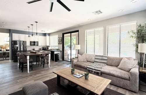 Tempe House | Gorgeous Custom Home ,Heated Pool, Golf, Gourmet Restaurants and Shopping!