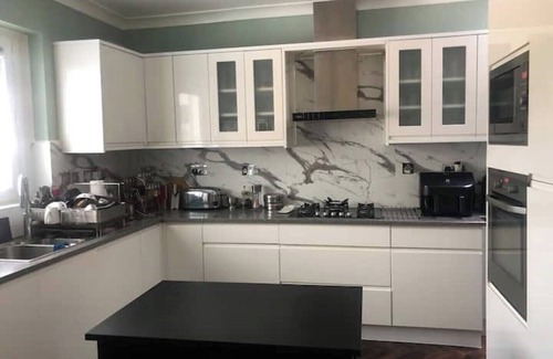 Rayners Lane House | Gorgeous double room < 5 min walk Rayners Lane stn