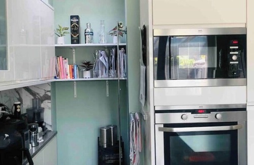 Rayners Lane House | Gorgeous double room < 5 min walk Rayners Lane stn