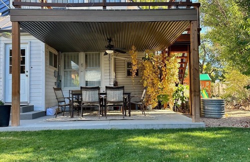 Montrose House | Gorgeous downtown beauty! 2min walk to local restaurant's/Main Street Montrose