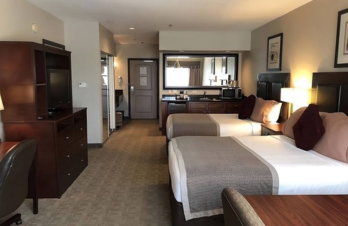 Killeen Hotel | Gorgeous Family Getaway! 2 Lovely Units and Pool.
