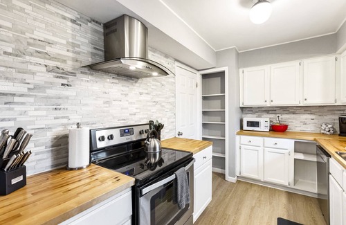 Brighton House | Gorgeous Four Bedroom Secluded Getaway