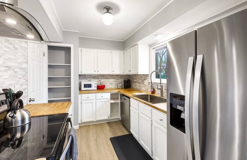 Brighton House | Gorgeous Four Bedroom Secluded Getaway