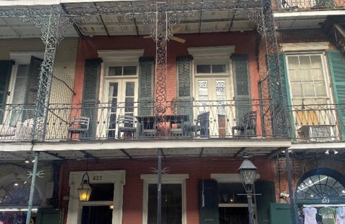 French Quarter House | Gorgeous French Quarter home next to Jackson Square! Perfect for Mardi Gras!