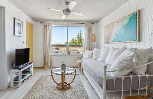 Glenelg Apartment | Gorgeous Gordon Street Getaway