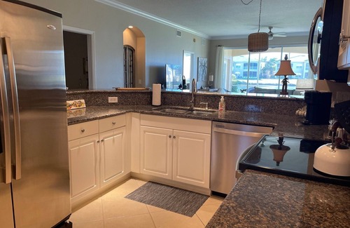 Bradenton Condo | Gorgeous Hidden Lake at Manatee Condo just minutes From Gulf Coast Beaches!